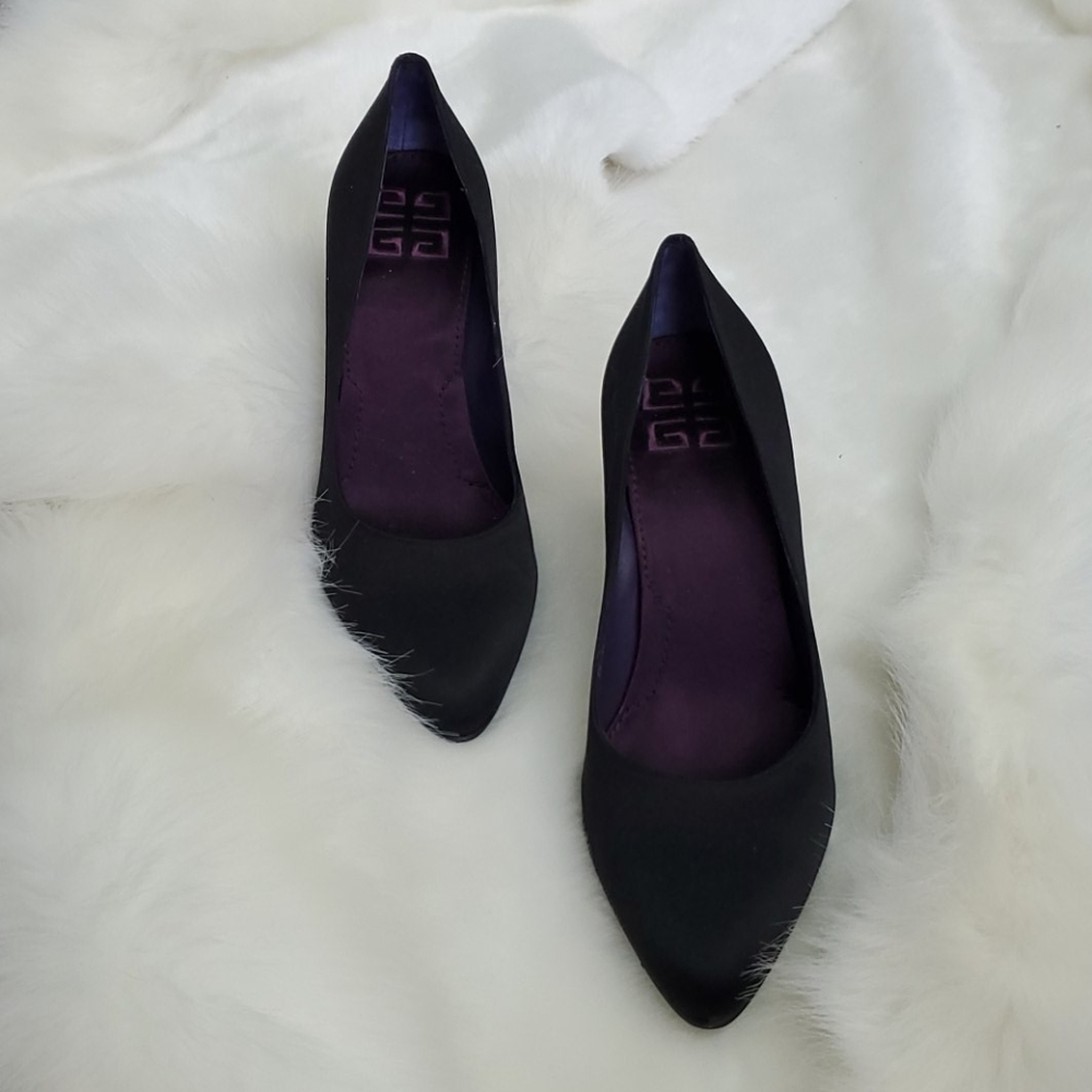 Authentic Givenchy black pumps heel classic shoes